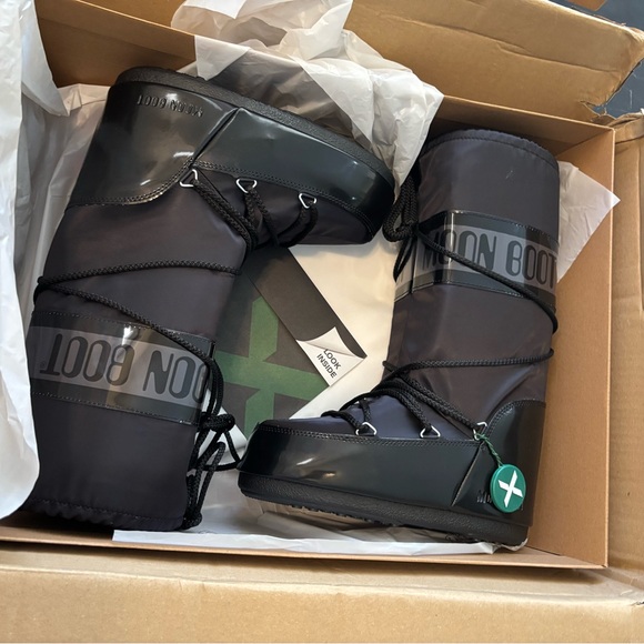 Moon Boot Box - Picture 5 of 5